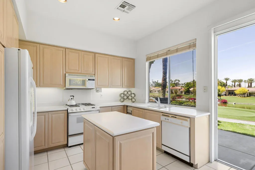 542 Red Arrow Trail, Palm Desert, California 92211 home-pic-1